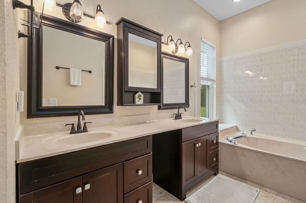 REDDICK, Florida, 32686, United States, 4 Bedrooms Bedrooms, ,4 BathroomsBathrooms,Residential,Forsale,1969786