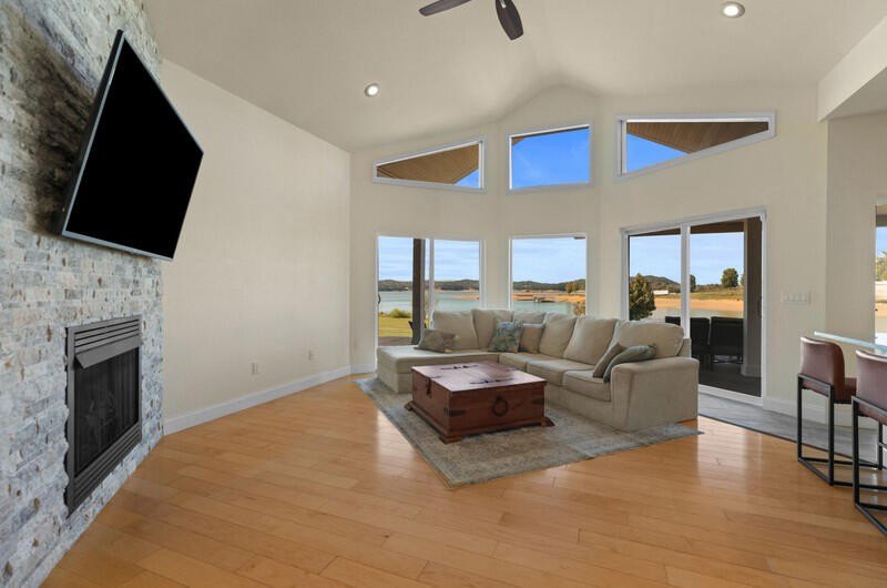 Dandridge, Tennessee, 37725, United States, 5 Bedrooms Bedrooms, ,4.5 BathroomsBathrooms,Residential,Forsale,1962203