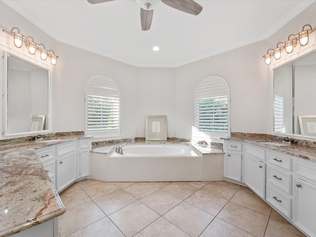 La Porte, Texas, 77571, United States, 4 Bedrooms Bedrooms, ,3.5 BathroomsBathrooms,Residential,Forsale,1973422