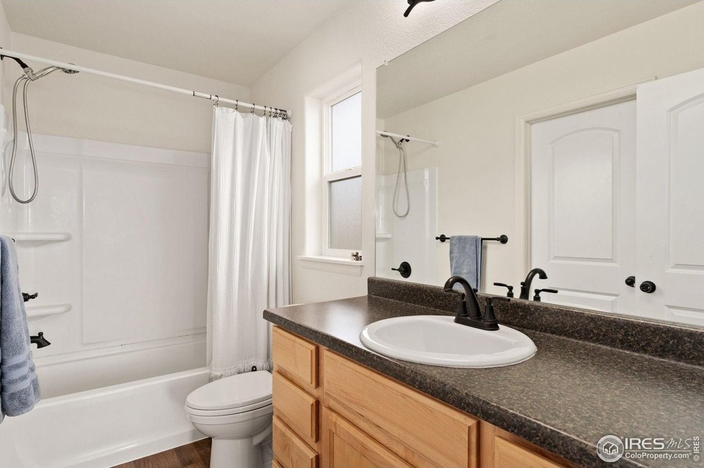 Windsor, Colorado, 80550, United States, 5 Bedrooms Bedrooms, ,3 BathroomsBathrooms,Residential,Forsale,1967217