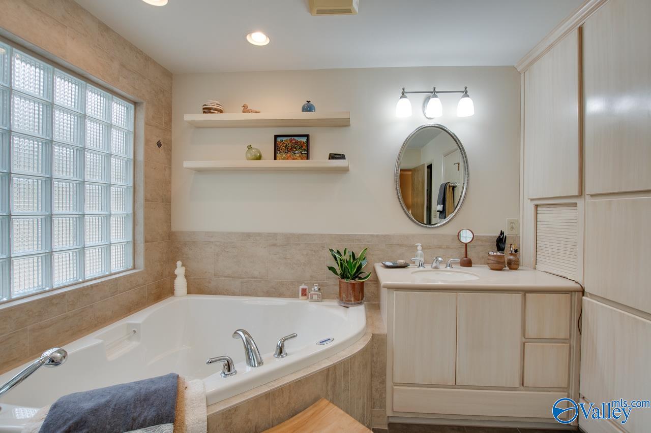 Huntsville, Alabama, 35802, United States, 4 Bedrooms Bedrooms, ,2.5 BathroomsBathrooms,Residential,Forsale,2007682