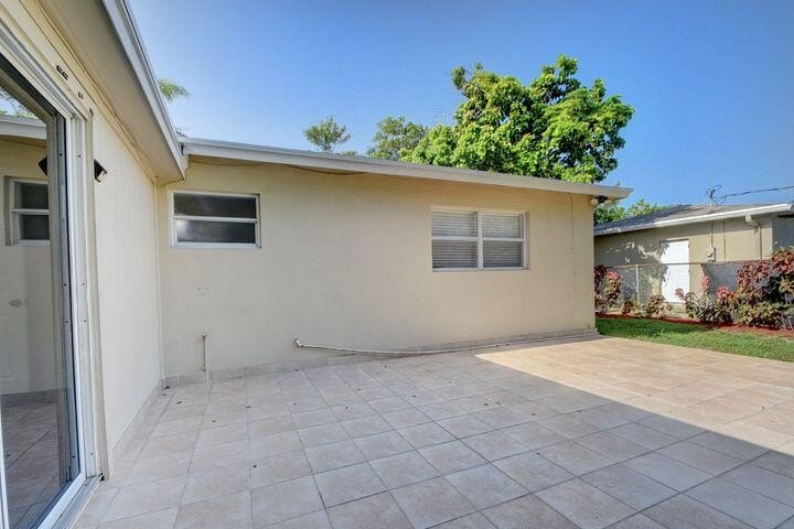 Lake Worth Beach, Florida, 33460, United States, 4 Bedrooms Bedrooms, ,2 BathroomsBathrooms,Residential,Forsale,1969910