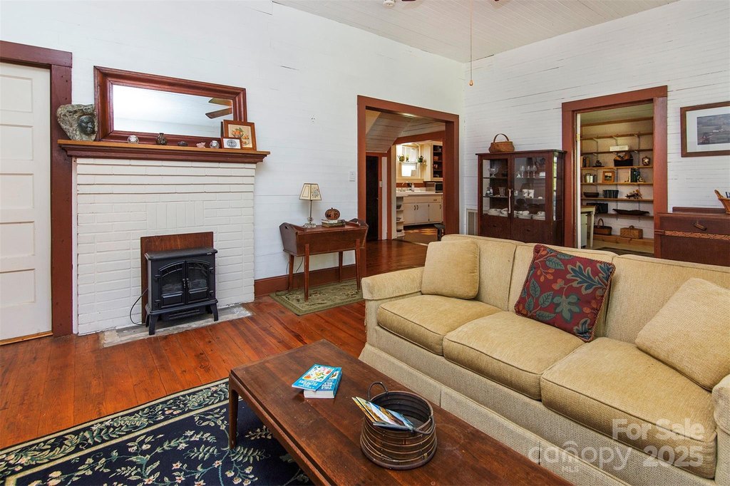 Vale, North Carolina, 28168, United States, 4 Bedrooms Bedrooms, ,1 BathroomBathrooms,Residential,Forsale,1985976