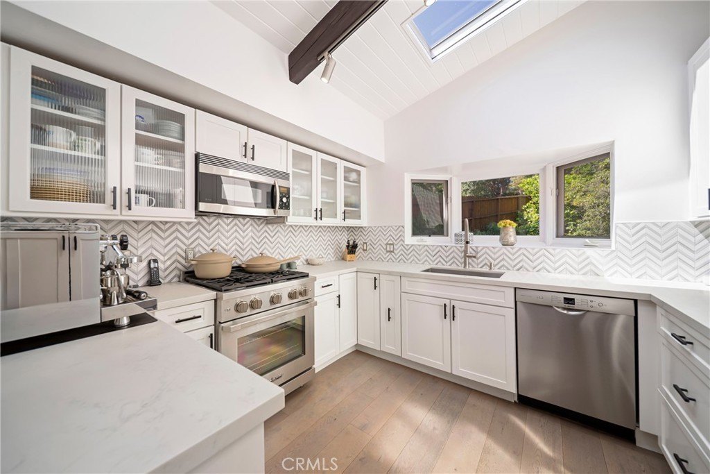 Los Angeles, California, 90046, United States, 3 Bedrooms Bedrooms, ,2 BathroomsBathrooms,Residential,Forsale,1985943