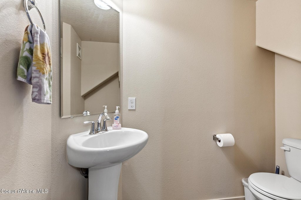 Coeur d'Alene, Idaho, 83815, United States, 3 Bedrooms Bedrooms, ,2.5 BathroomsBathrooms,Residential,Forsale,1984583