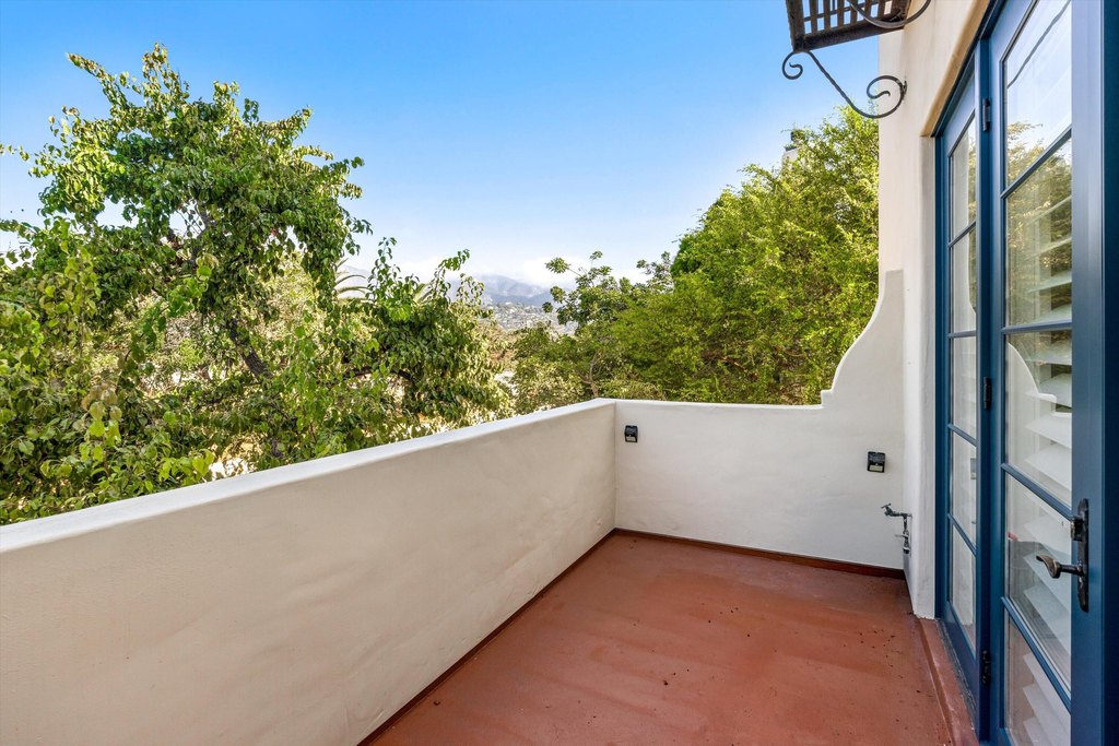 SANTA BARBARA, California, 93101, United States, 2 Bedrooms Bedrooms, ,2.5 BathroomsBathrooms,Residential,Forsale,2004320