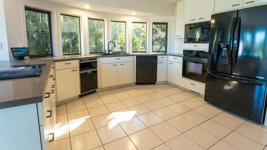 Richland, Washington, 99352, United States, 2 Bedrooms Bedrooms, ,3 BathroomsBathrooms,Residential,Forsale,1922429