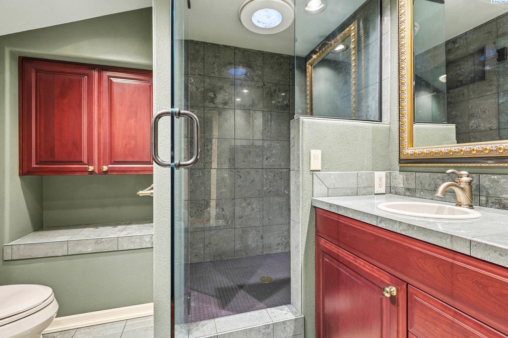 Richland, Washington, 99352, United States, 2 Bedrooms Bedrooms, ,3 BathroomsBathrooms,Residential,Forsale,1922429