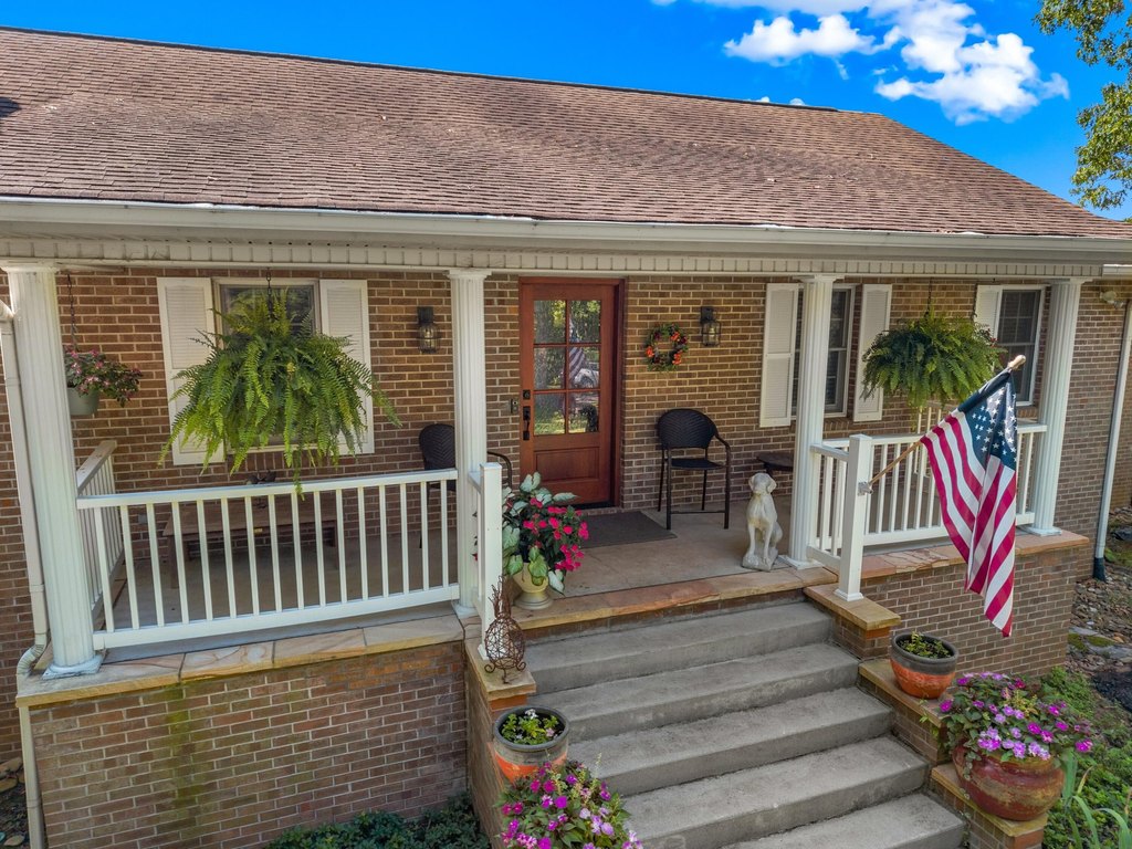 Dandridge, Tennessee, 37725, United States, 3 Bedrooms Bedrooms, ,3 BathroomsBathrooms,Residential,Forsale,1986956