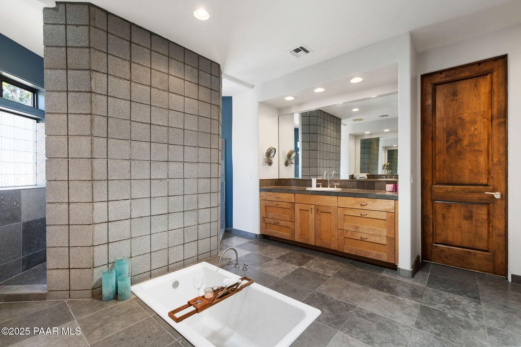 Prescott, Arizona, 86305, United States, 3 Bedrooms Bedrooms, ,2.5 BathroomsBathrooms,Residential,Forsale,1967158