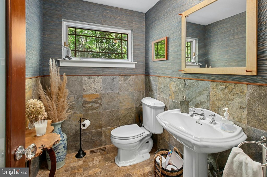 HENRYVILLE, Pennsylvania, 18332, United States, 6 Bedrooms Bedrooms, ,7.5 BathroomsBathrooms,Residential,Forsale,2014635