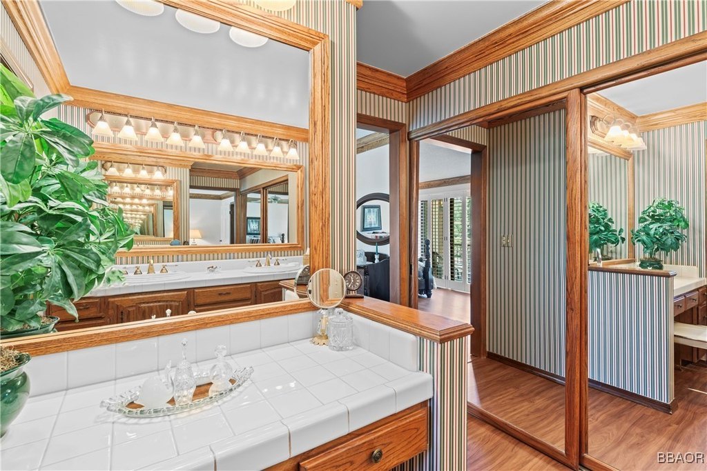 Lake Arrowhead, California, 92352, United States, 5 Bedrooms Bedrooms, ,5 BathroomsBathrooms,Residential,Forsale,1886287