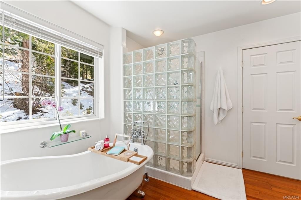 Lake Arrowhead, California, 92317, United States, 4 Bedrooms Bedrooms, ,4 BathroomsBathrooms,Residential,Forsale,1886288