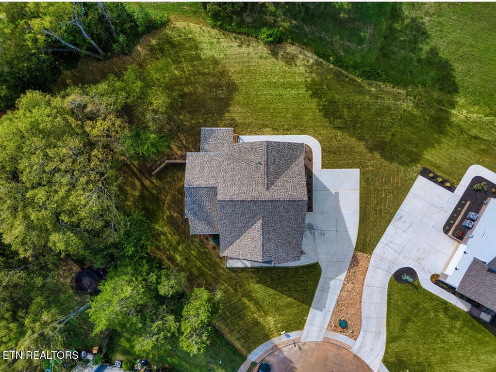 Lenoir City, Tennessee, 37771, United States, 5 Bedrooms Bedrooms, ,3.5 BathroomsBathrooms,Residential,Forsale,1999349