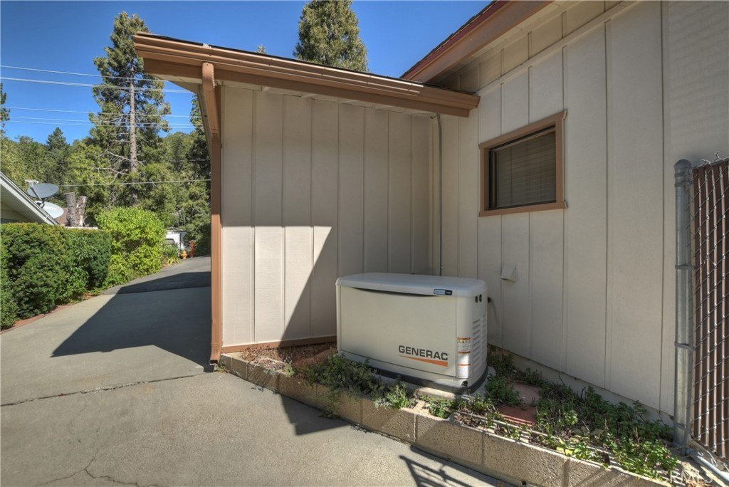 Crestline, California, 92325, United States, 3 Bedrooms Bedrooms, ,2 BathroomsBathrooms,Residential,Forsale,2013198