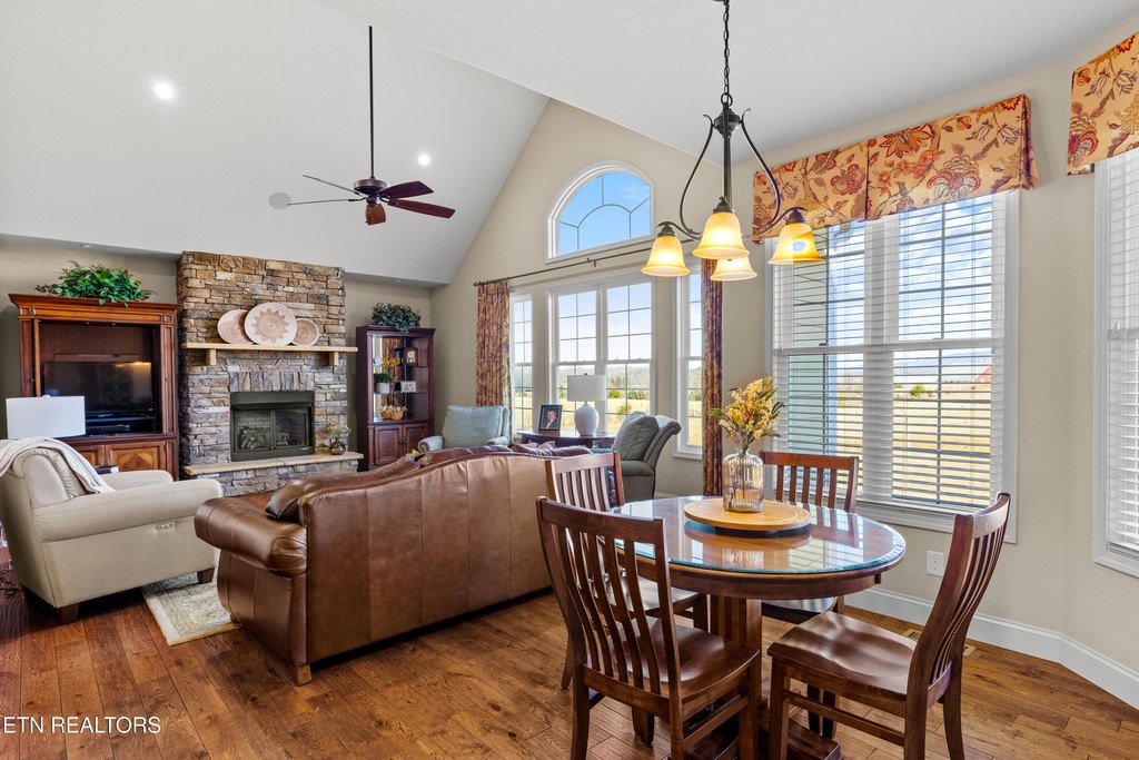 Maryville, Tennessee, 37801, United States, 4 Bedrooms Bedrooms, ,3.5 BathroomsBathrooms,Residential,Forsale,2011912