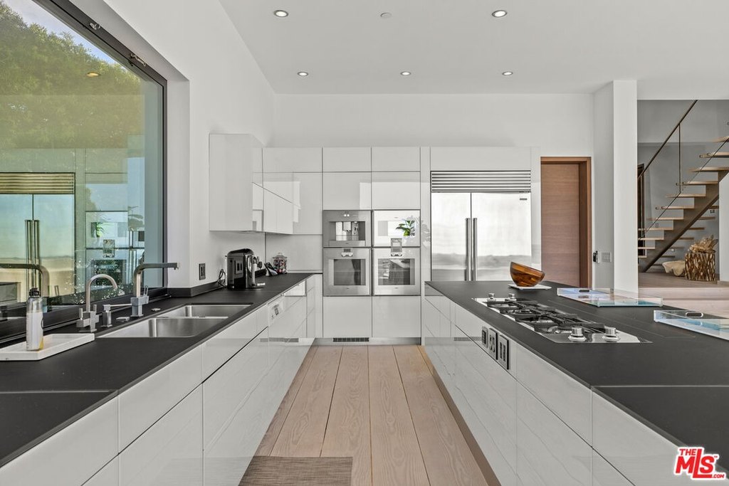 MALIBU, California, 90265, United States, 3 Bedrooms Bedrooms, ,4 BathroomsBathrooms,Residential,Forsale,2001429