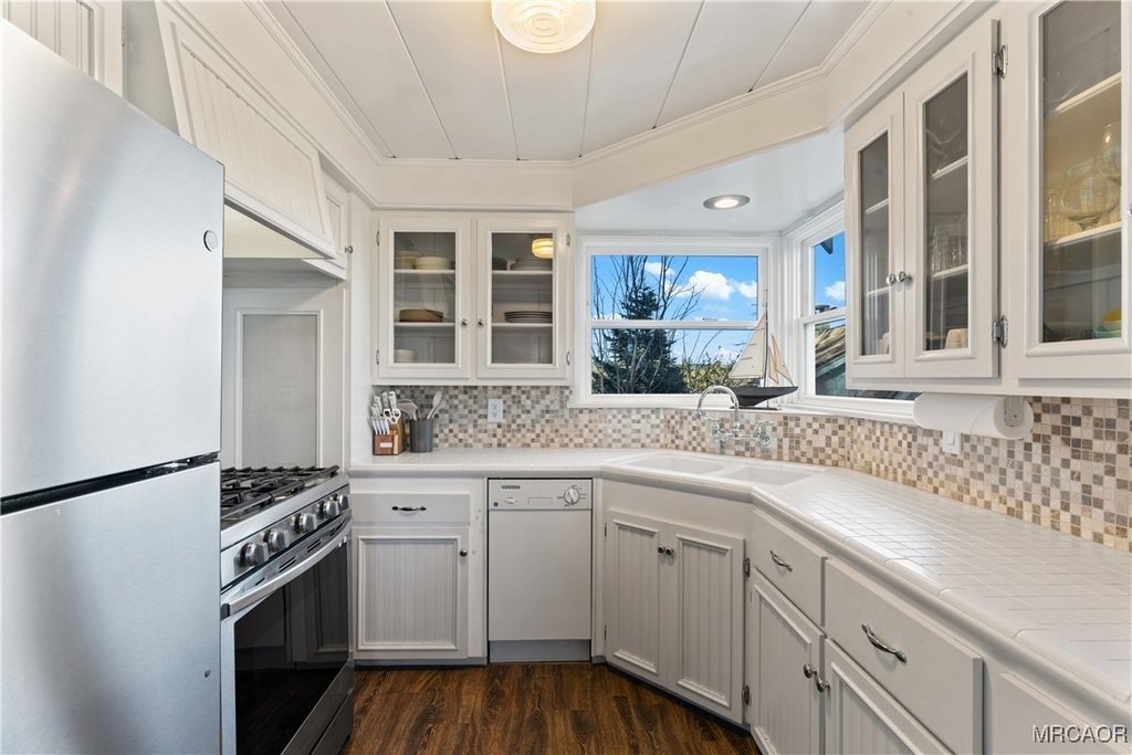 Lake Arrowhead, California, 92352, United States, 2 Bedrooms Bedrooms, ,2 BathroomsBathrooms,Residential,Forsale,1971035