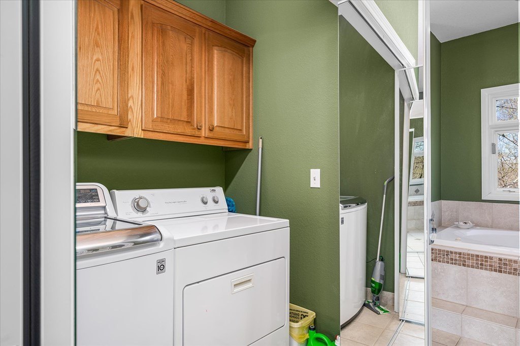 Byrdstown, Tennessee, 38549, United States, 3 Bedrooms Bedrooms, ,3 BathroomsBathrooms,Residential,Forsale,1967348