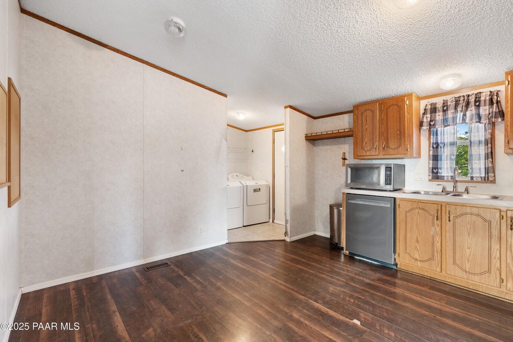 Chino Valley, Arizona, 86323, United States, 3 Bedrooms Bedrooms, ,2 BathroomsBathrooms,Residential,Forsale,1994054