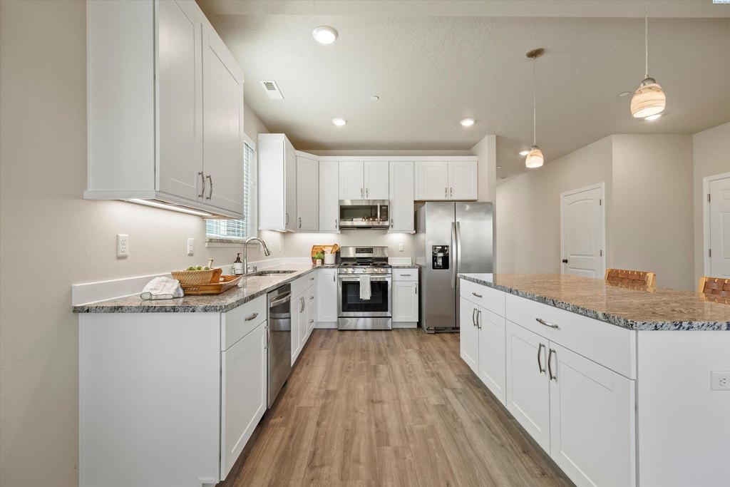 Richland, Washington, 99352, United States, 4 Bedrooms Bedrooms, ,2.5 BathroomsBathrooms,Residential,Forsale,1990696