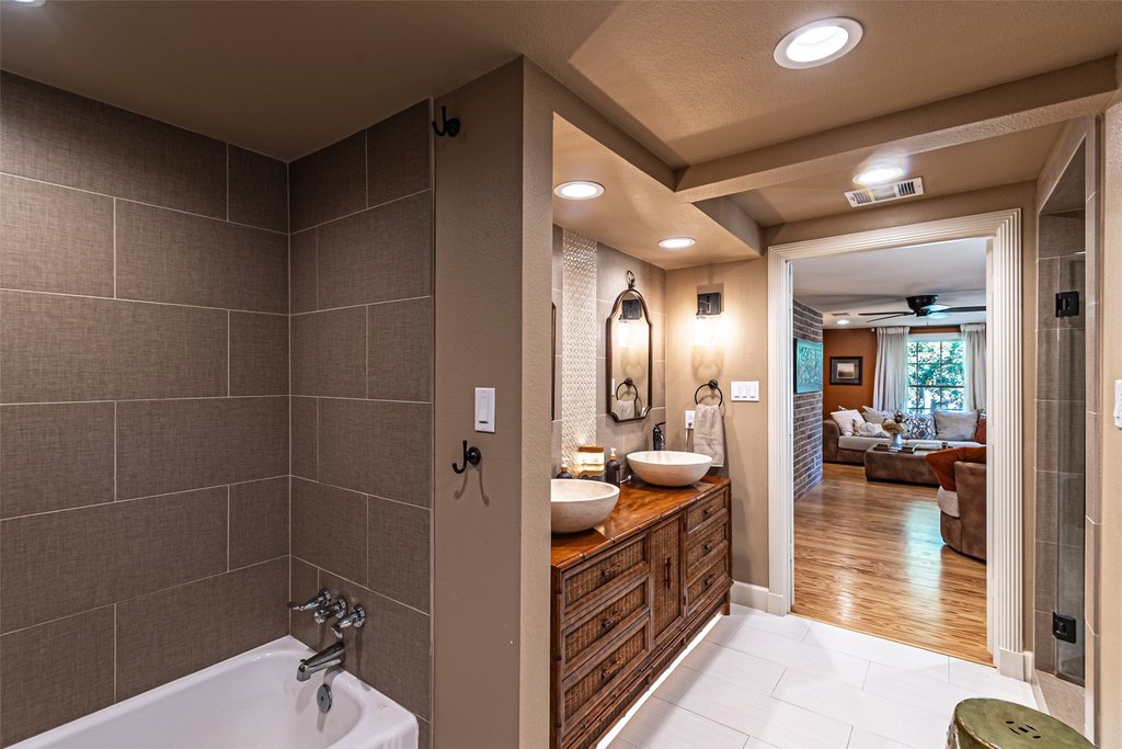 Navasota, Texas, 77868, United States, 4 Bedrooms Bedrooms, ,4.5 BathroomsBathrooms,Residential,Forsale,1973414