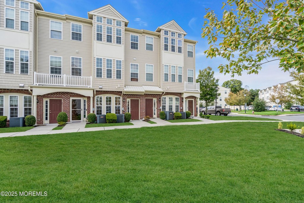 Tinton Falls, New Jersey, 07753, United States, 2 Bedrooms Bedrooms, ,2.5 BathroomsBathrooms,Residential,Forsale,1994029