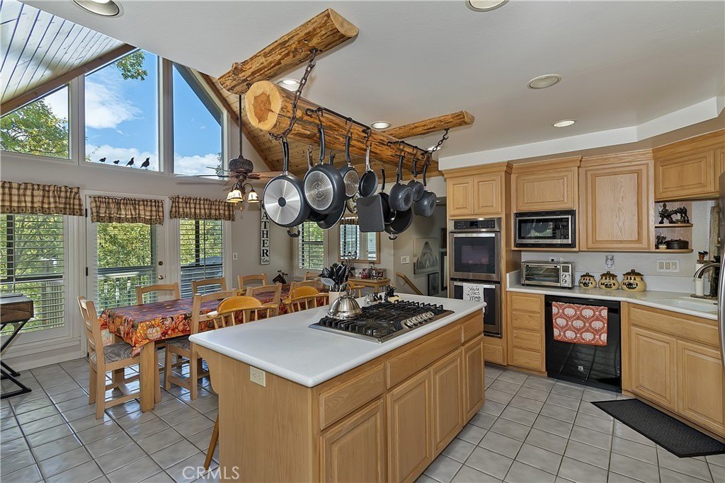 Lake Arrowhead, California, 92352, United States, 3 Bedrooms Bedrooms, ,2.5 BathroomsBathrooms,Residential,Forsale,2004863