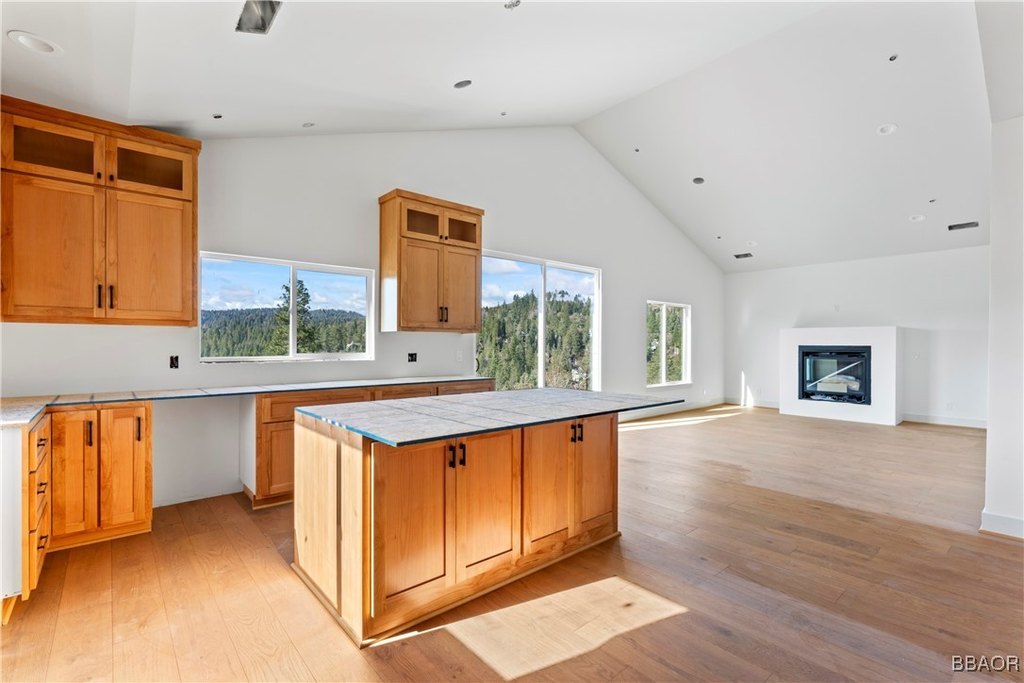 Lake Arrowhead, California, 92352, United States, 3 Bedrooms Bedrooms, ,4 BathroomsBathrooms,Residential,Forsale,1886286