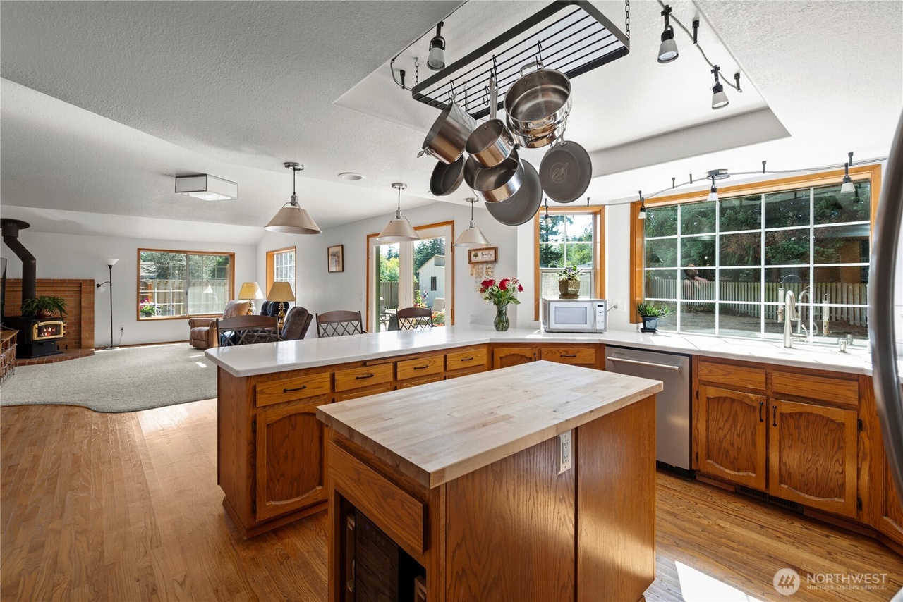 Oak Harbor, Washington, 98277, United States, 4 Bedrooms Bedrooms, ,2 BathroomsBathrooms,Residential,Forsale,1965888