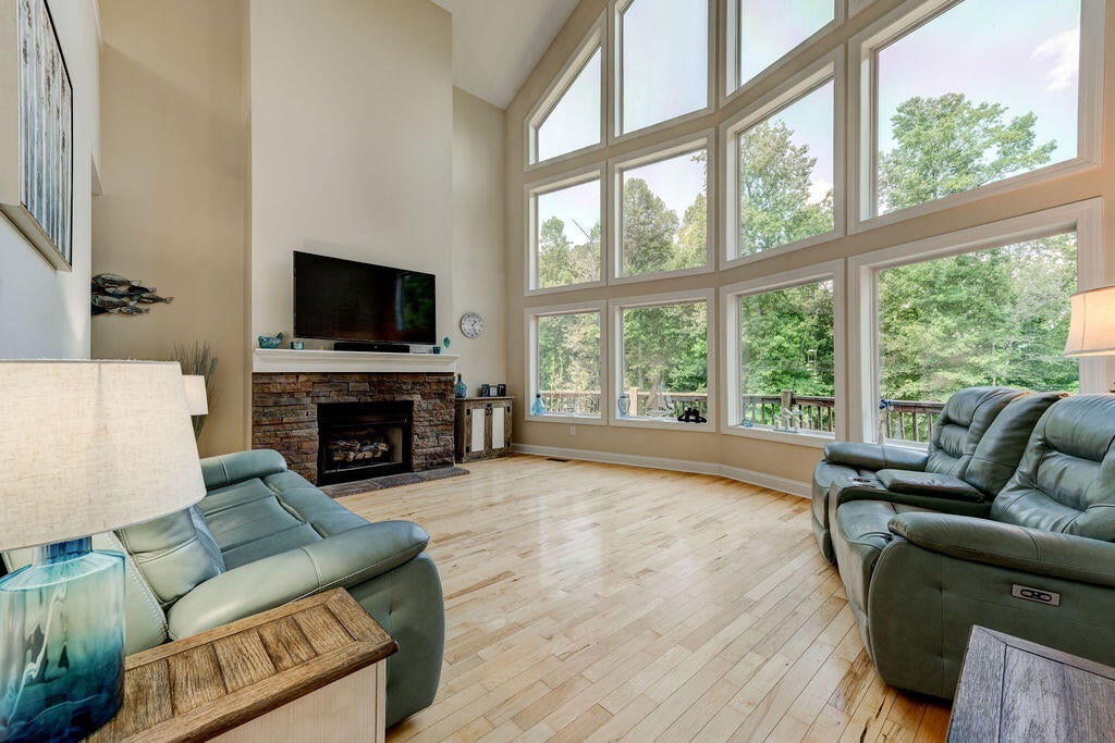 Cohutta, Georgia, 30710, United States, 5 Bedrooms Bedrooms, ,3 BathroomsBathrooms,Residential,Forsale,1963614