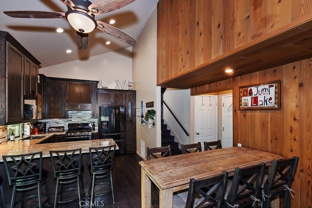 Lake Arrowhead, California, 92352, United States, 3 Bedrooms Bedrooms, ,2 BathroomsBathrooms,Residential,Forsale,2013215