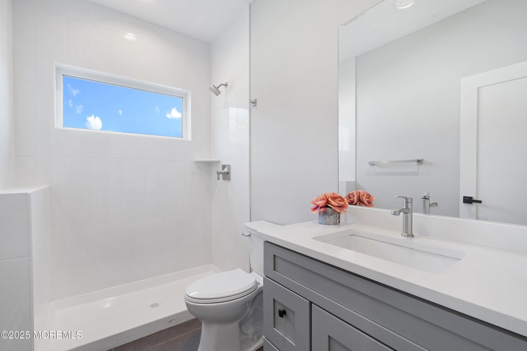 Howell, New Jersey, 07731, United States, 6 Bedrooms Bedrooms, ,5.5 BathroomsBathrooms,Residential,Forsale,1984568