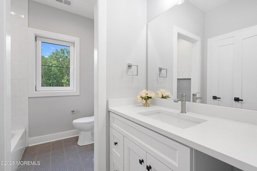 Howell, New Jersey, 07731, United States, 6 Bedrooms Bedrooms, ,5.5 BathroomsBathrooms,Residential,Forsale,1984568