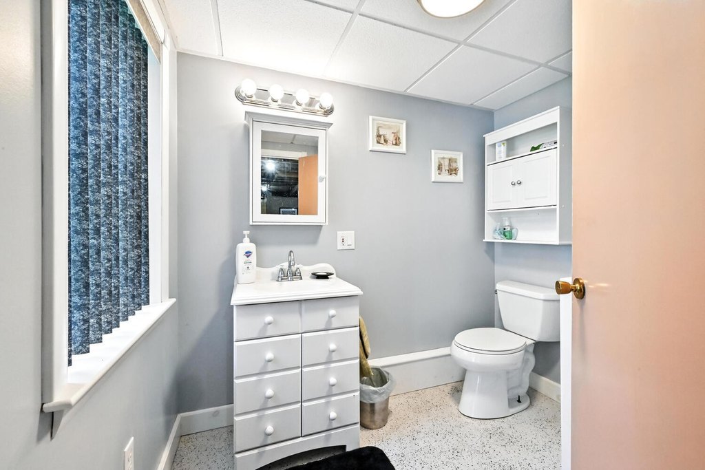 Peru, Maine, 04290, United States, 2 Bedrooms Bedrooms, ,2 BathroomsBathrooms,Residential,Forsale,1941249