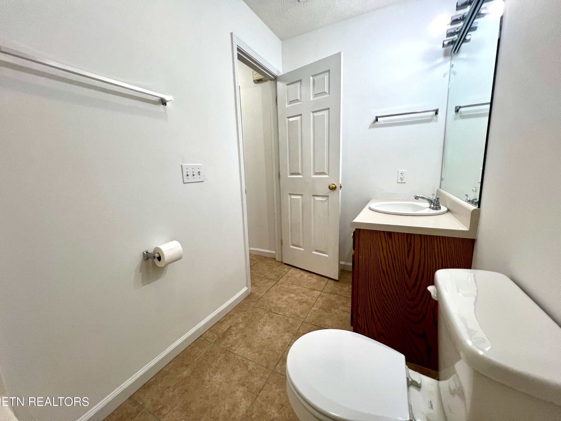 Kodak, Tennessee, 37764, United States, 2 Bedrooms Bedrooms, ,2 BathroomsBathrooms,Residential,Forsale,1973589