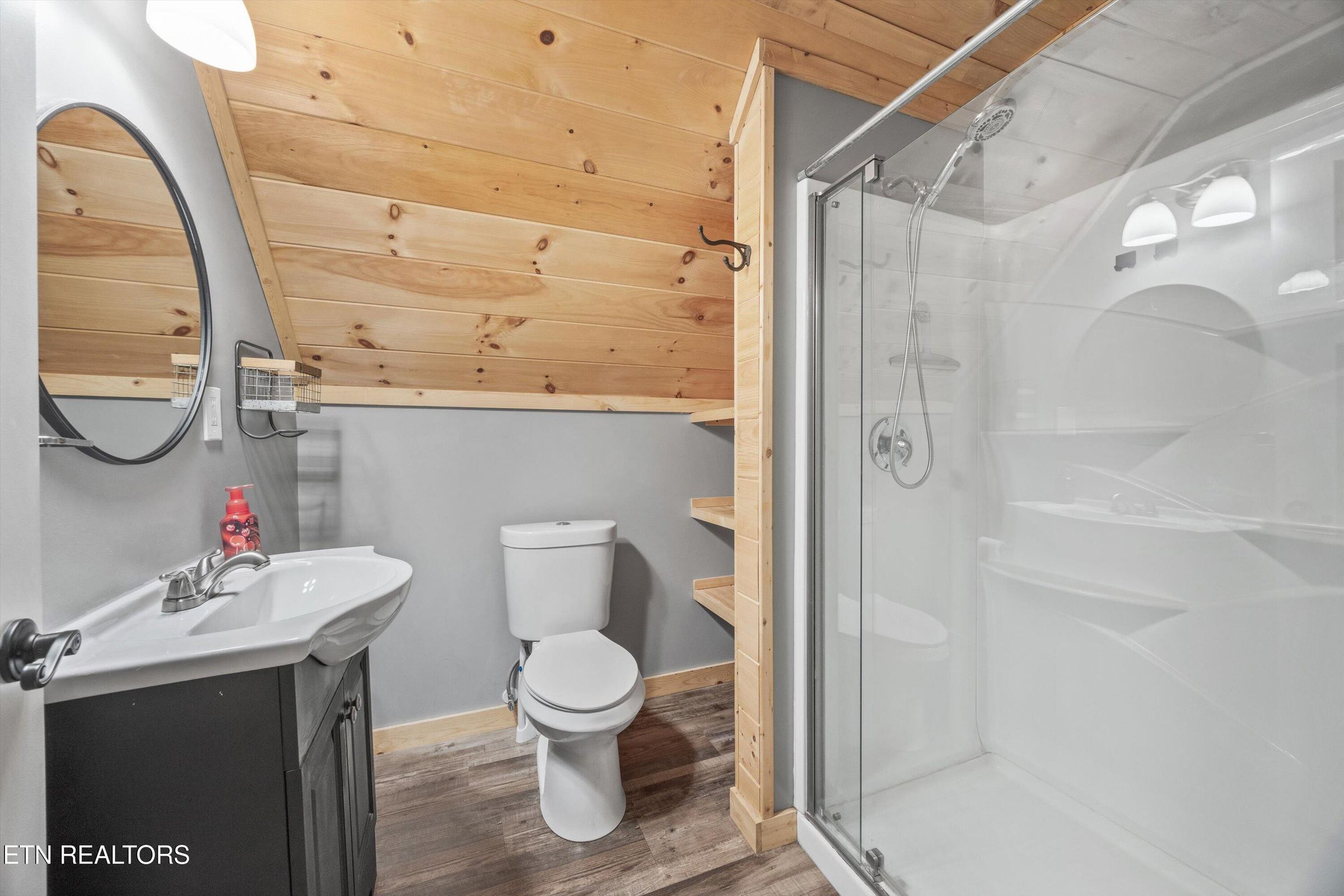 Sevierville, Tennessee, 37876, United States, 3 Bedrooms Bedrooms, ,4 BathroomsBathrooms,Residential,Forsale,1973590