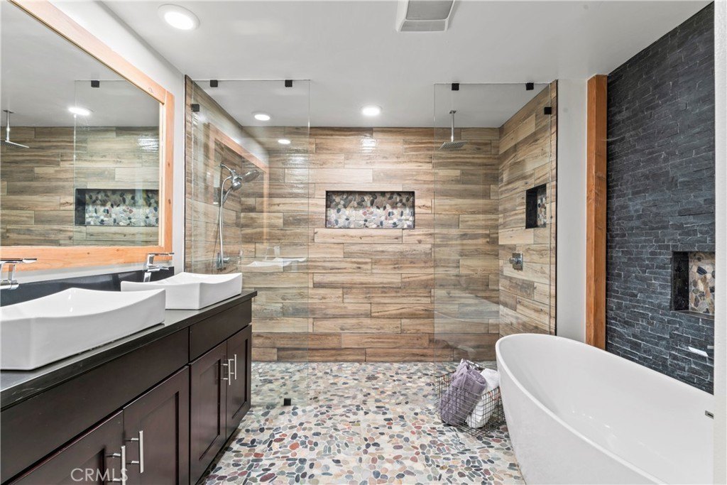 Lake Arrowhead, California, 92352, United States, 4 Bedrooms Bedrooms, ,3 BathroomsBathrooms,Residential,Forsale,1971037