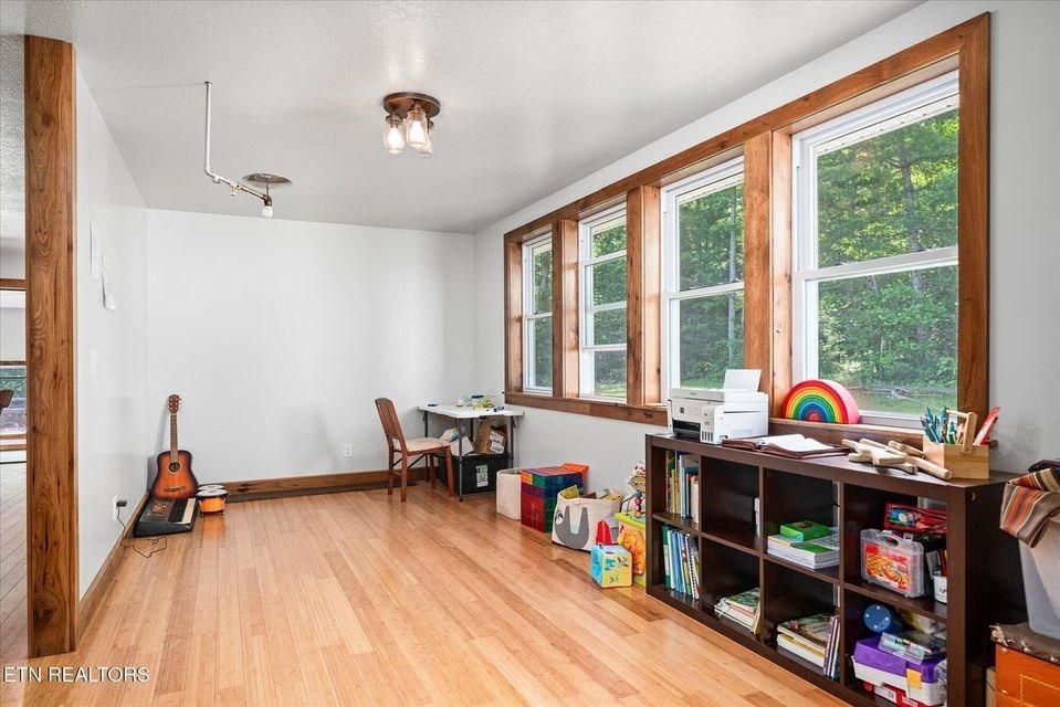 Deer Lodge, Tennessee, 37726, United States, 6 Bedrooms Bedrooms, ,2 BathroomsBathrooms,Residential,Forsale,1929820