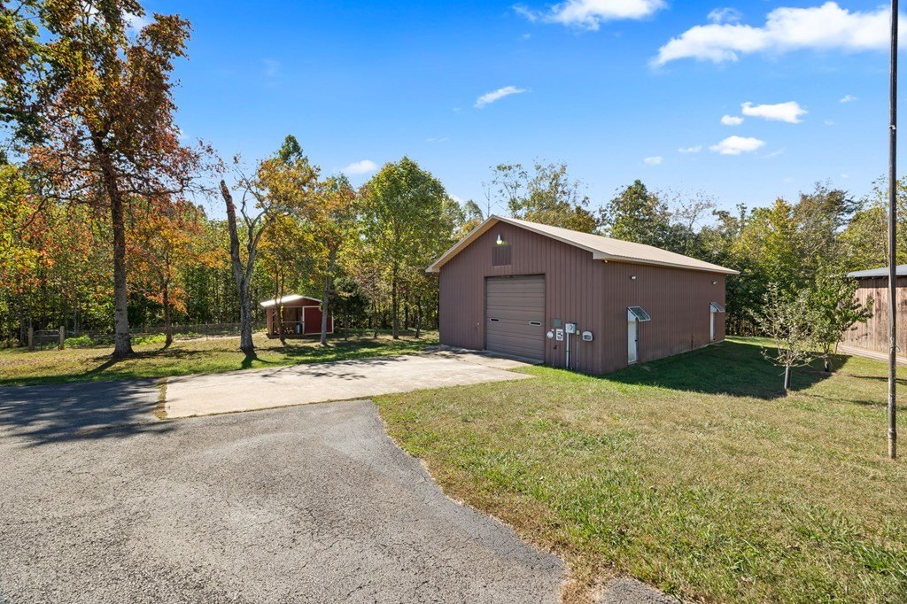 Byrdstown, Tennessee, 38549, United States, 2 Bedrooms Bedrooms, ,3 BathroomsBathrooms,Residential,Forsale,1996611