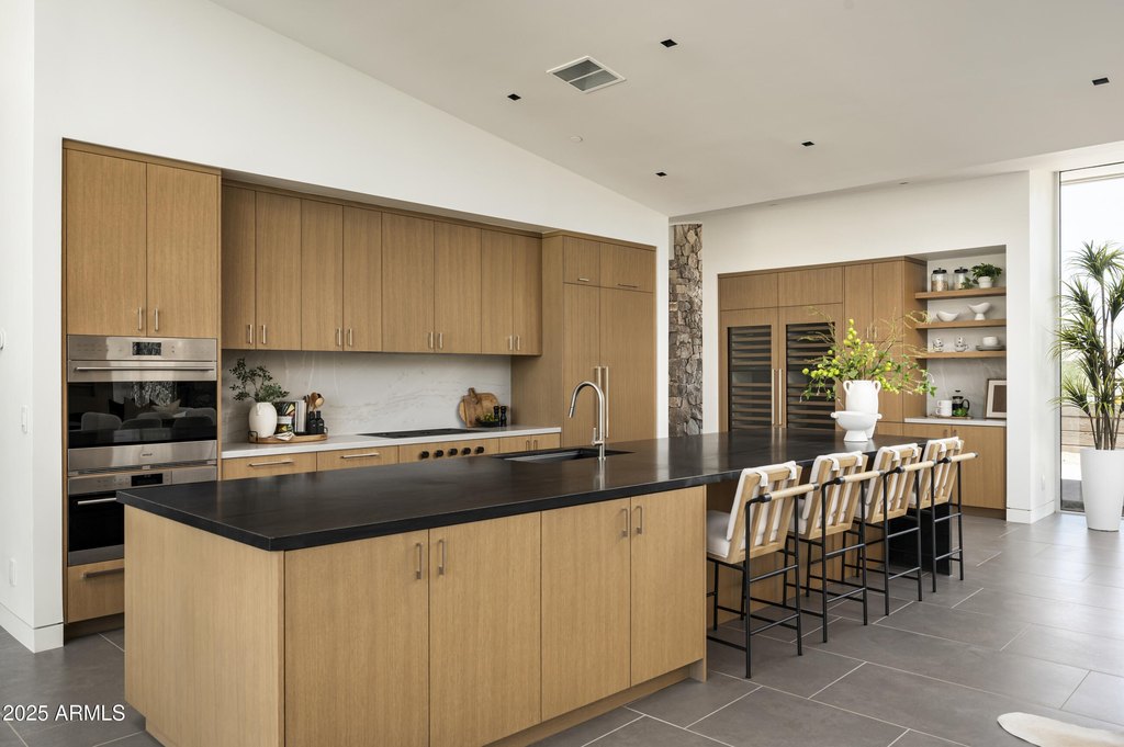 Paradise Valley, Arizona, 85253, United States, 5 Bedrooms Bedrooms, ,6 BathroomsBathrooms,Residential,Forsale,2000265