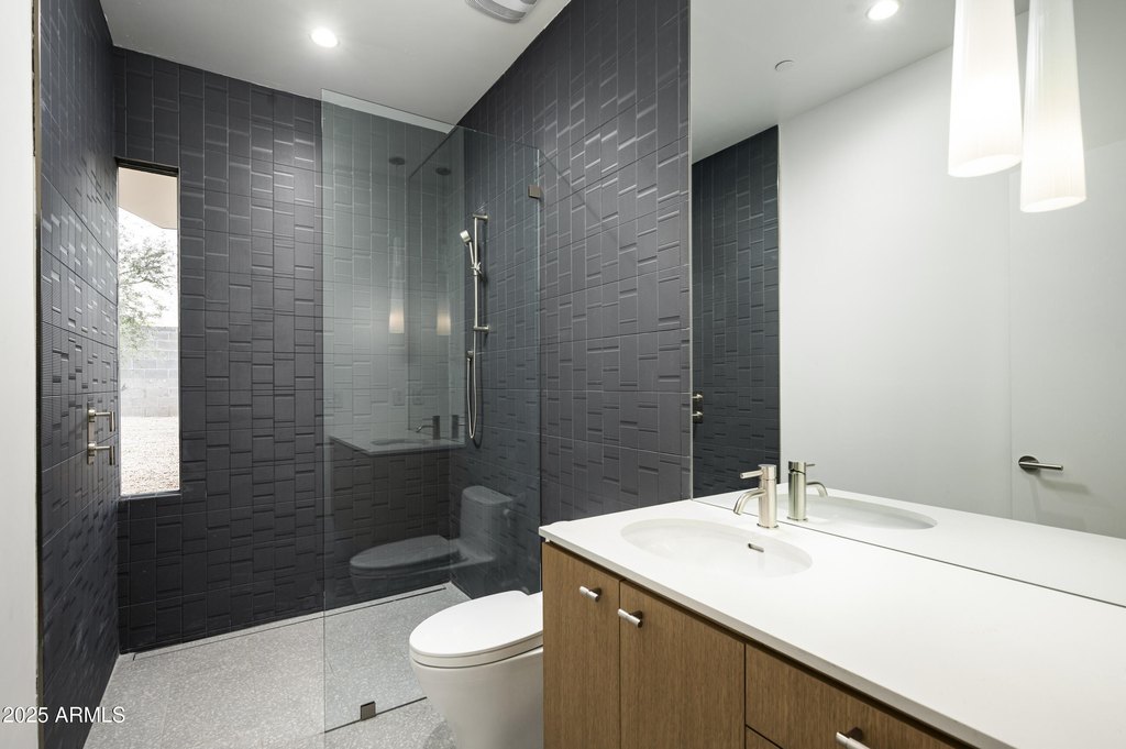 Paradise Valley, Arizona, 85253, United States, 5 Bedrooms Bedrooms, ,6 BathroomsBathrooms,Residential,Forsale,2000265