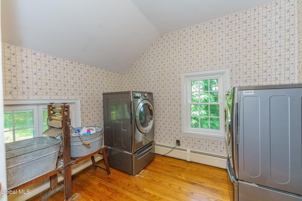 Schodack Landing, New York, 12156, United States, 7 Bedrooms Bedrooms, ,3 BathroomsBathrooms,Residential,Forsale,1953151