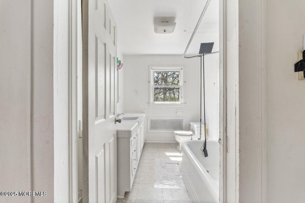 Eatontown, New Jersey, 07724, United States, 4 Bedrooms Bedrooms, ,2 BathroomsBathrooms,Residential,Forsale,1984569