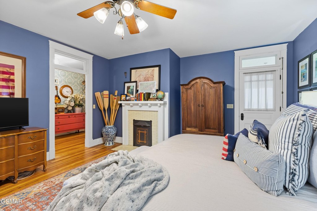 Dandridge, Tennessee, 37725, United States, 3 Bedrooms Bedrooms, ,2 BathroomsBathrooms,Residential,Forsale,1988735