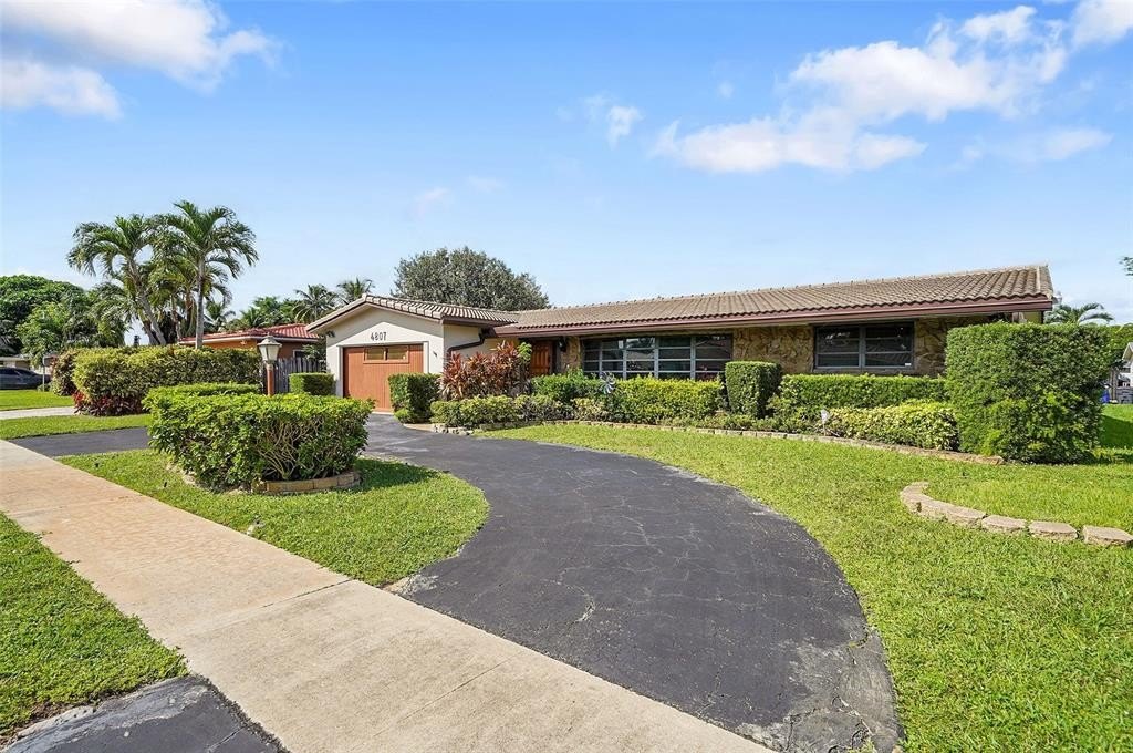 Hollywood, Florida, 33021, United States, 3 Bedrooms Bedrooms, ,2 BathroomsBathrooms,Residential,Forsale,1927555