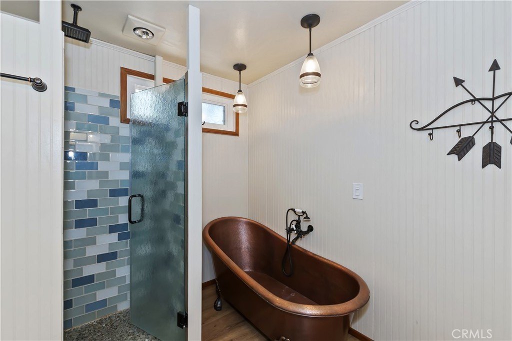 Lake Arrowhead, California, 92352, United States, 4 Bedrooms Bedrooms, ,2 BathroomsBathrooms,Residential,Forsale,2004074