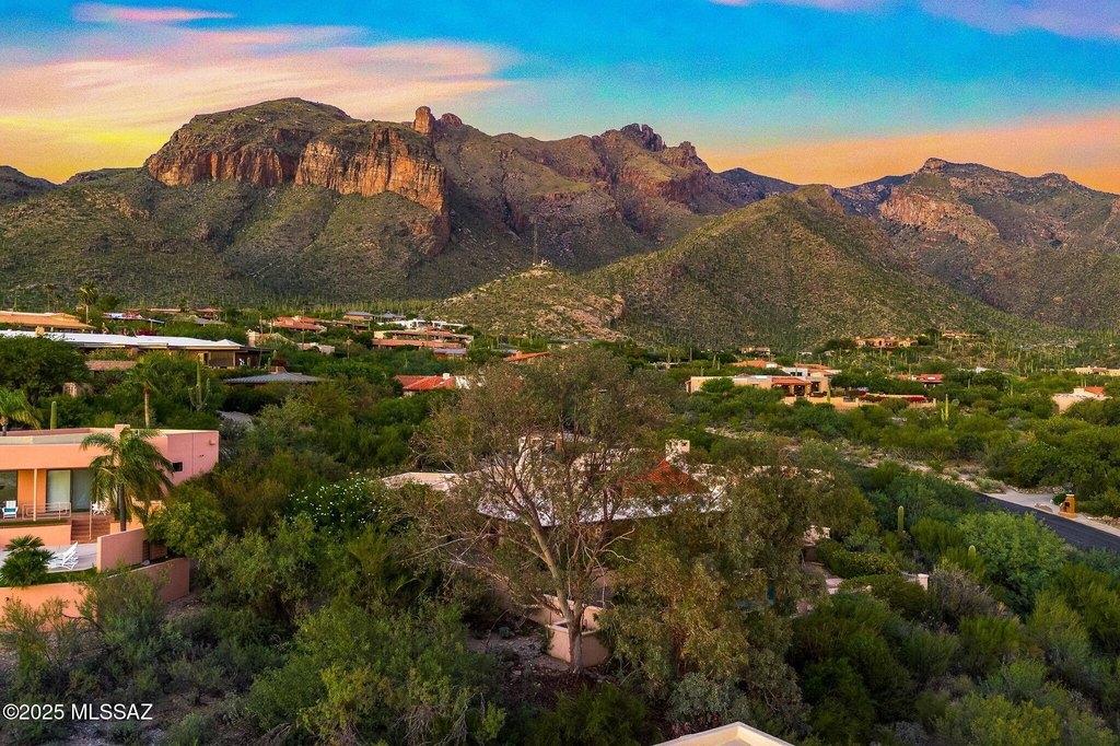 Tucson, Arizona, 85718, United States, 4 Bedrooms Bedrooms, ,3 BathroomsBathrooms,Residential,Forsale,1990373