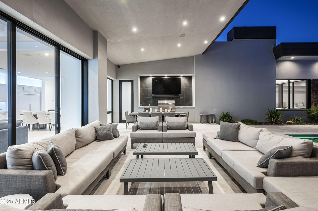 Scottsdale, Arizona, 85255, United States, 6 Bedrooms Bedrooms, ,6 BathroomsBathrooms,Residential,Forsale,2000266