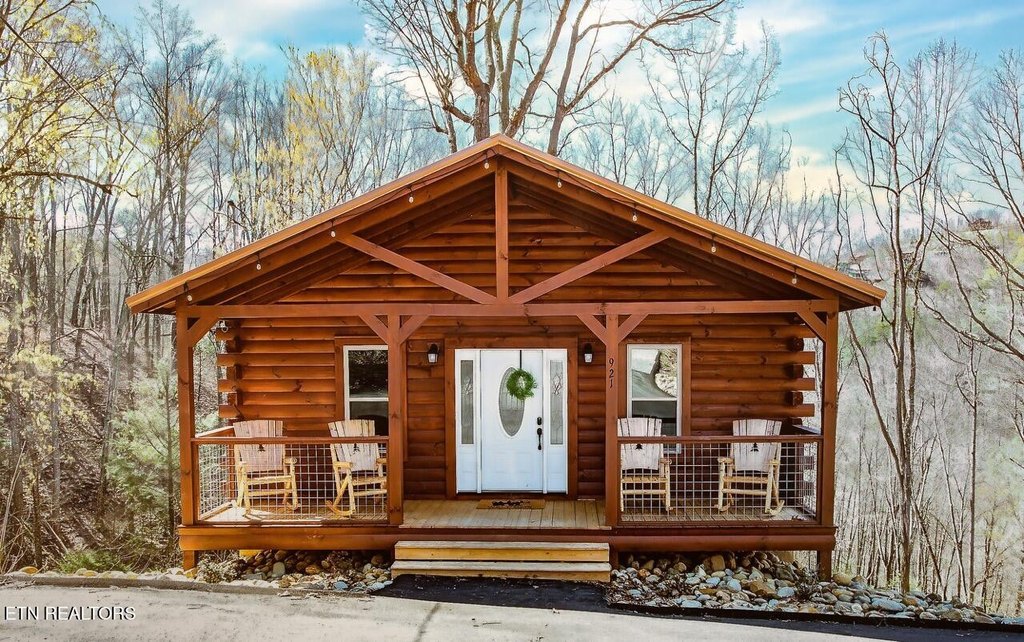 Gatlinburg, Tennessee, 37738, United States, 4 Bedrooms Bedrooms, ,4 BathroomsBathrooms,Residential,Forsale,1910238